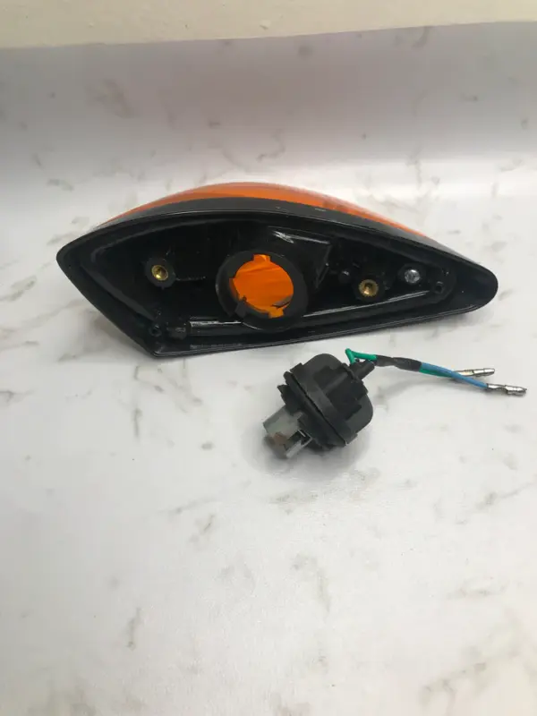 Indicator Front Right For Cbz Extreme 2009-12 Model Unitech Genuine Product - Image 2
