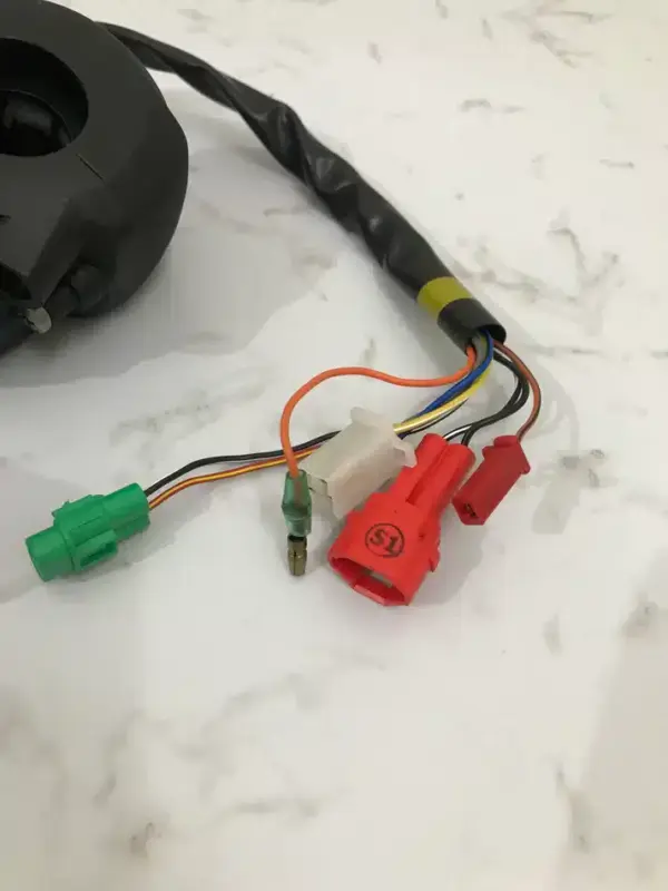 Handle Bar Switch Right Hand For Tvs Apache Rtr Refresh Part Number -n9161940 - Image 3